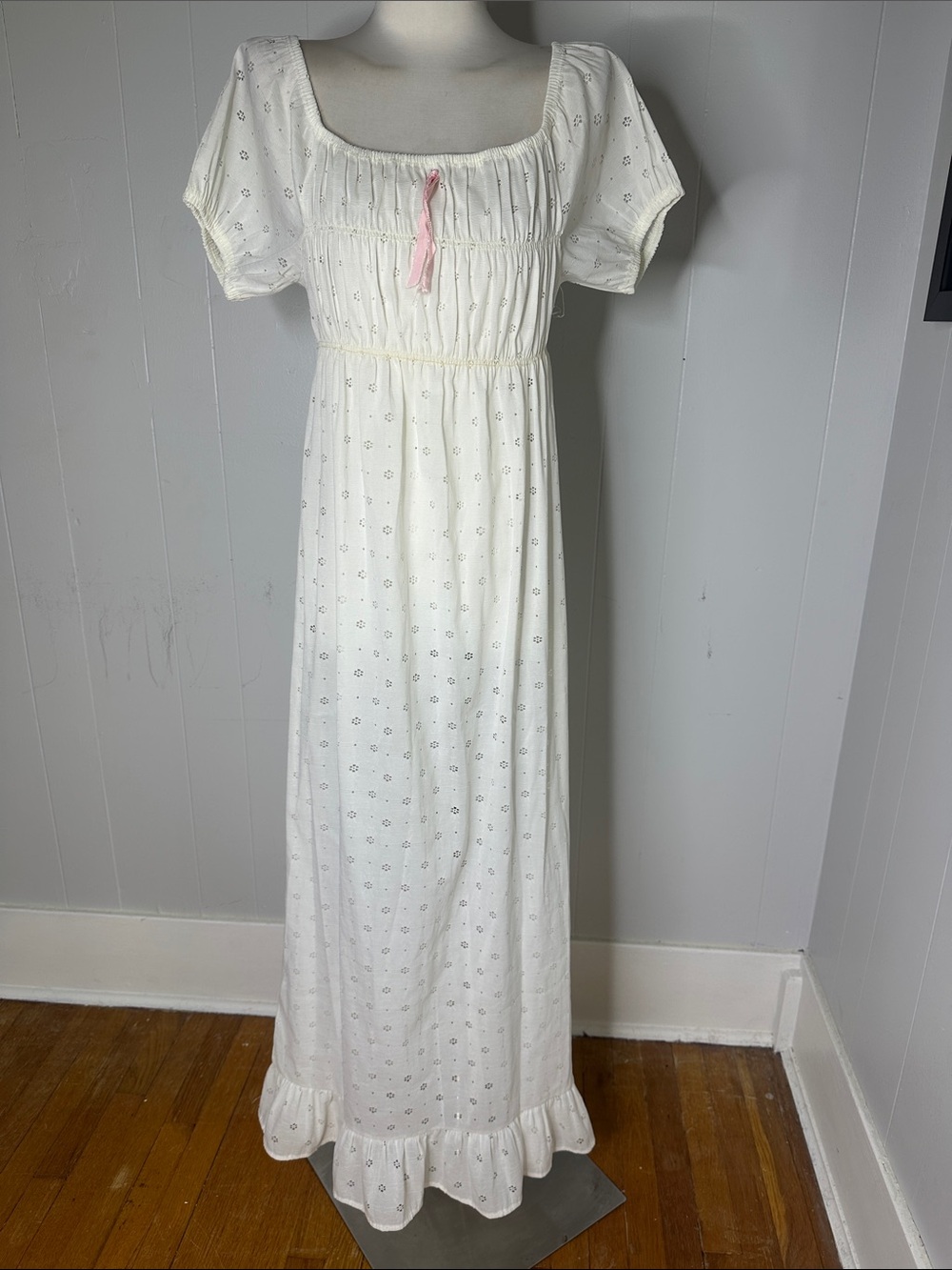 Vintage 70s Floral Eyelet Cottagecore Milkmaid Bust Maxi Dress